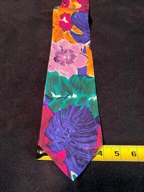 100% SILK MEN'S NECKTIE CARMEL-BY-THE-SEA